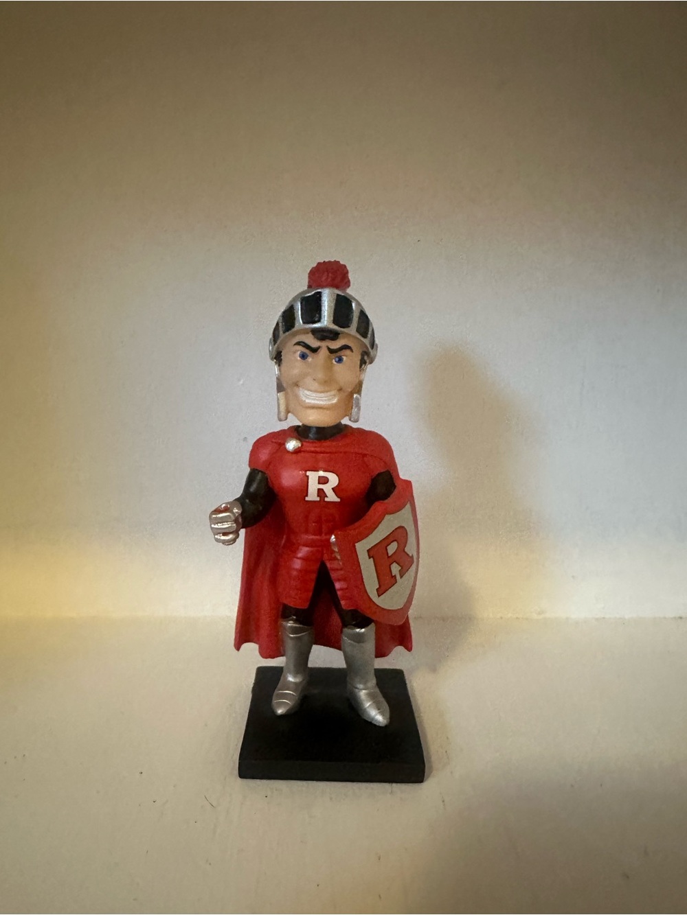 RUTGERS SCARLET KNIGHTS KNIGHT MASCOT BOBBLEHEAD, NCAA FOOTBALL BASKETBALL